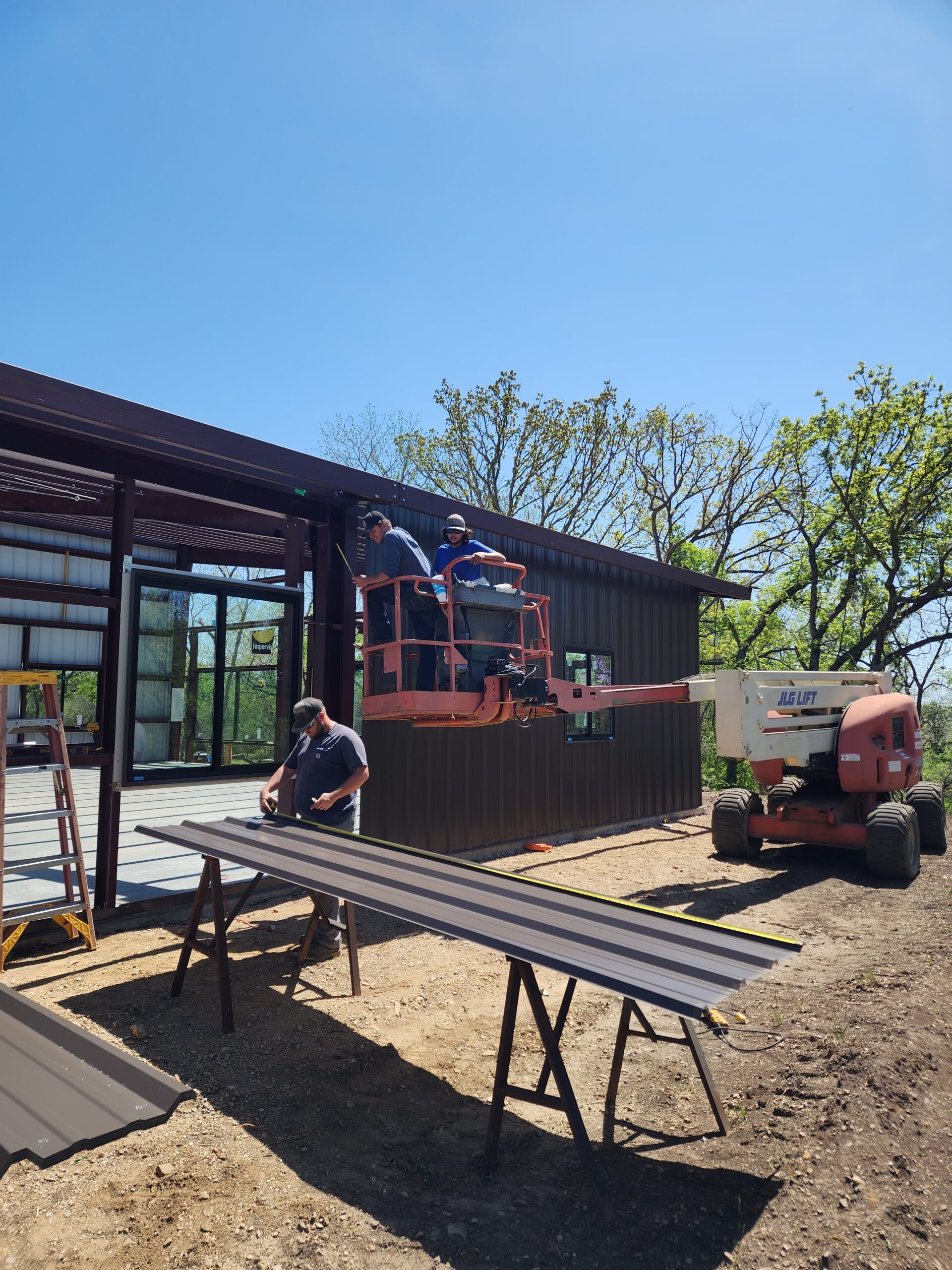 Robinson Welding team at work on a steel structure